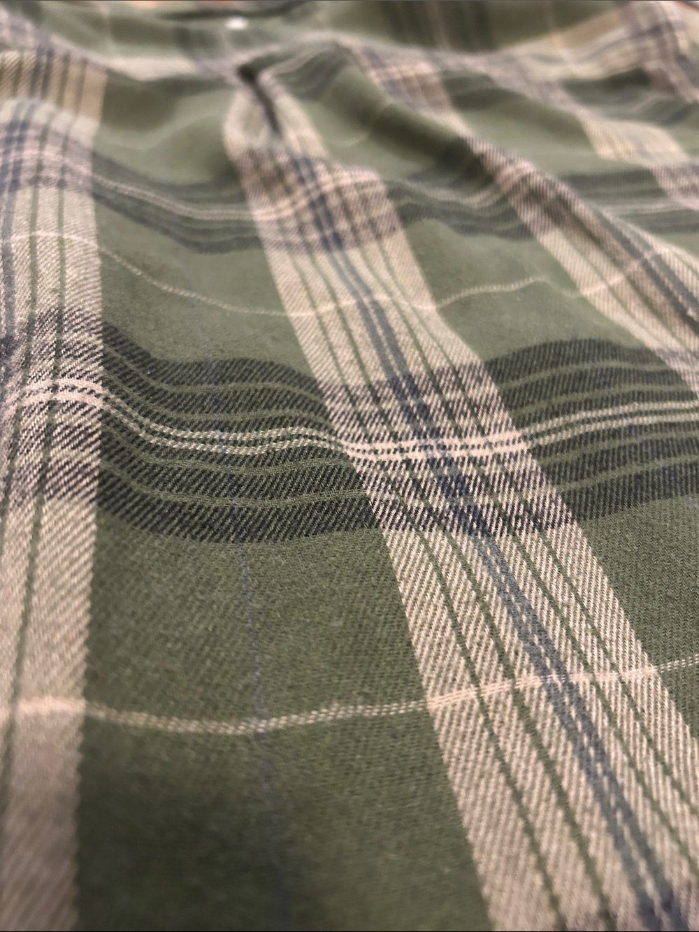 Women’s Green Plaid Button-Down Shirt - Picture 4 of 4